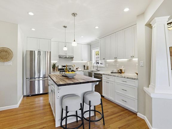 3rd image of 30 Corte Roble