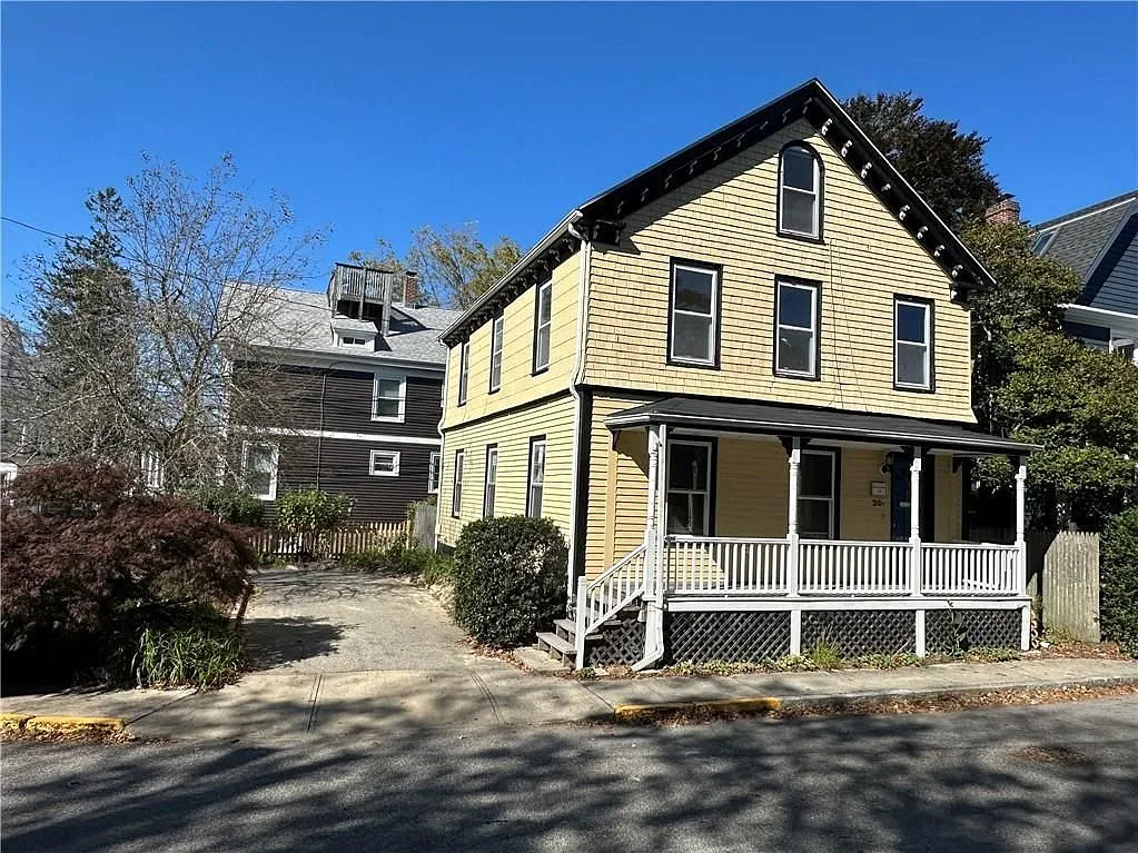 4 bed, 4.0 bath, 2040 sqft, $4,000 — Photo 1