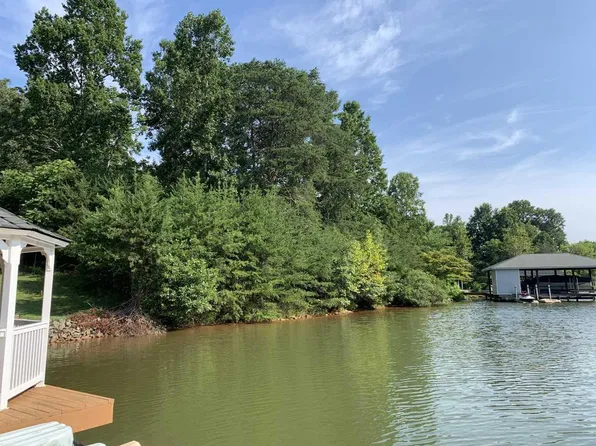 30 Lake Edge Dr, Moneta, VA 24121