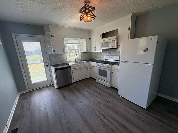 3rd image of 372 Lafferty Rd
