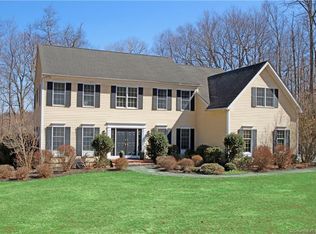 24 Equestrian Rdg, Newtown, CT 06470