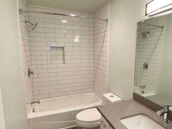 4th image of 5340 Franklin Ave #106