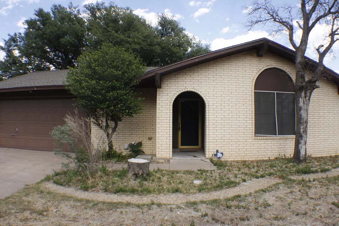 Building Photo - 8207 Knoxville Dr
