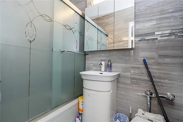 Sold by Remax Edge | media 14