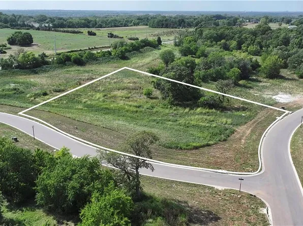 17190 Galloway Dr, Stilwell, KS 66085