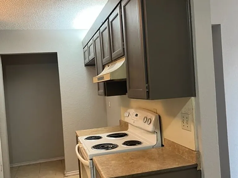 1712 San Rafael St — Photo 4