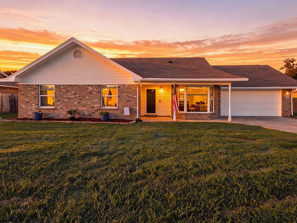 1st image of 11 Tanglewood Cir