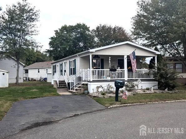 112 Allen Ct, Spotswood, NJ 08884