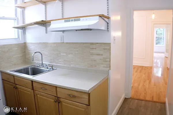 Rented by Kian Realty | media 10