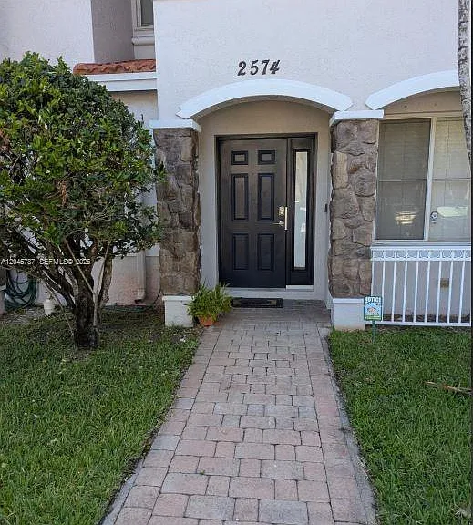 2574 SW 82nd Ave — Photo 1