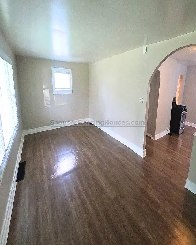 3 bed, 1.5 bath, $1,500 — Photo 1