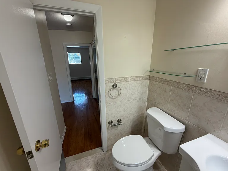 28 Westgate Rd #5 — Photo 3