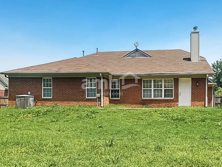 9289 Oakengate Cv — Photo 17