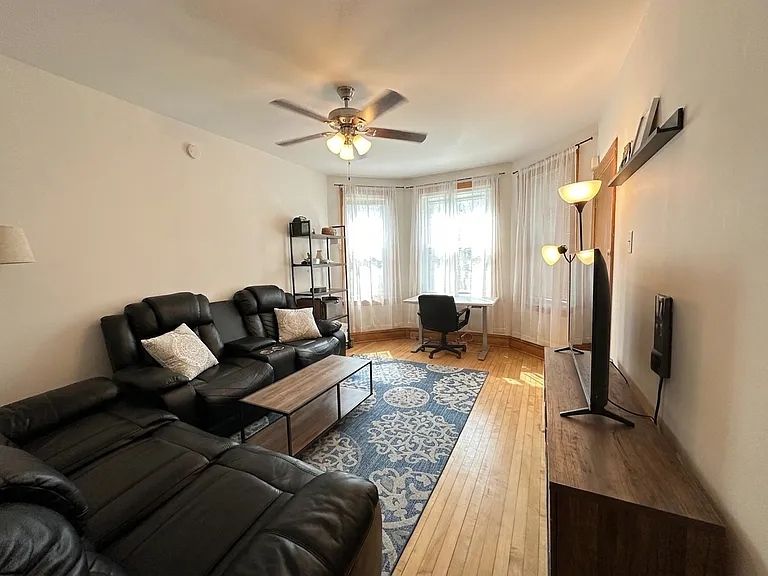 1557 N Honore St #G — Photo 3