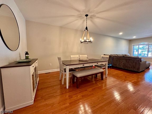 4th image of 67 Mara Blvd