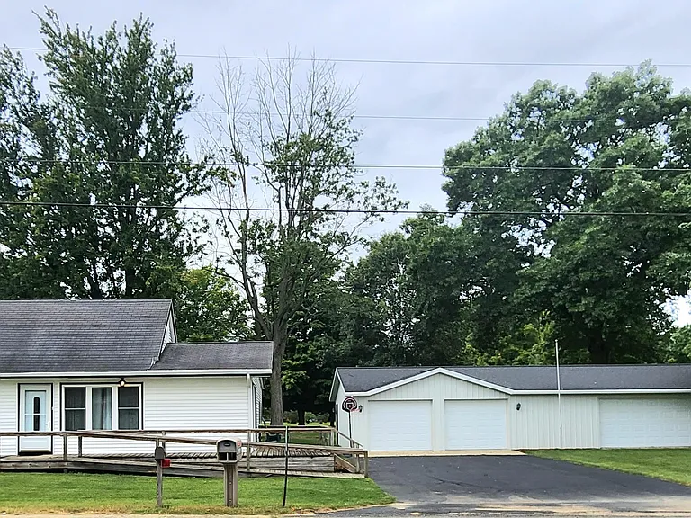 52879 Lake Shore Dr — Photo 1