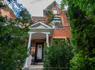 32 Crossovers St, Toronto, ON M4E3X4