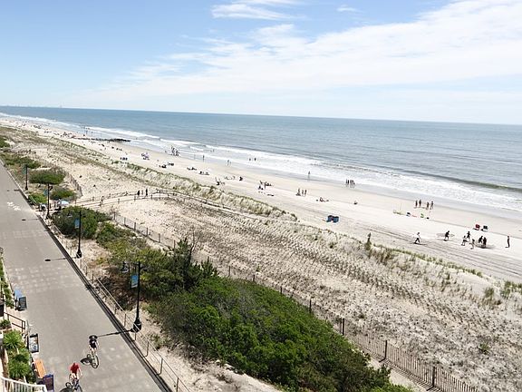 4th image of 3500 Boardwalk #620