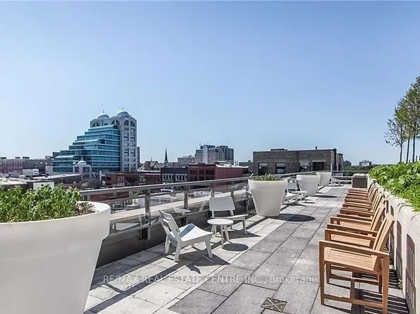 85 Duke St W #403, Kitchener, ON N2H 0B7