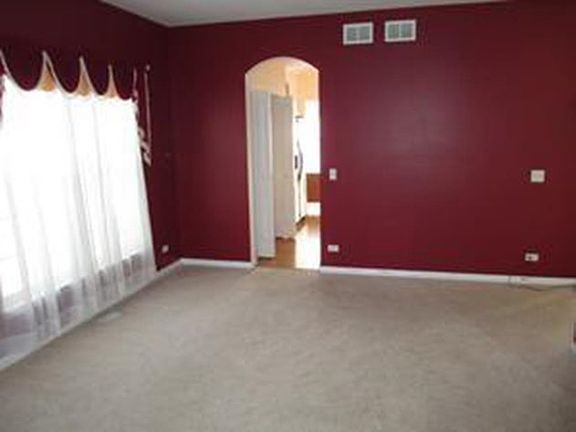 4th image of 23 Glenbrook Cir