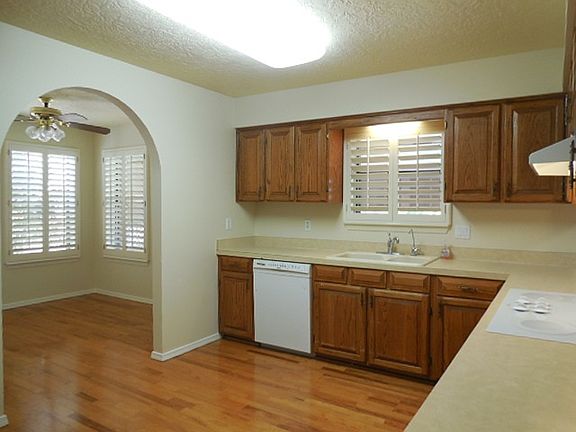 5th image of 409 Tierra Berrenda Dr