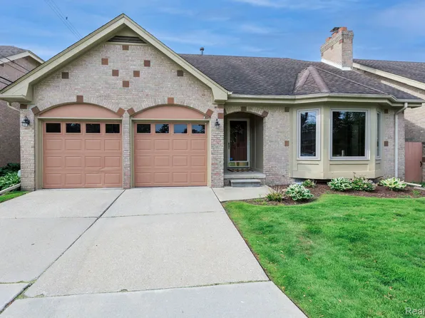 22560 Van Ct, Saint Clair Shores, MI 48081