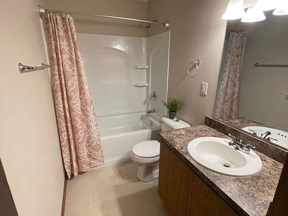 1st image of 10-5100 Emerald Dr #18