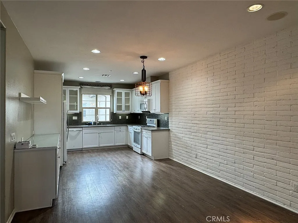 2 bed, 1203 sqft, $3,400 — Photo 4