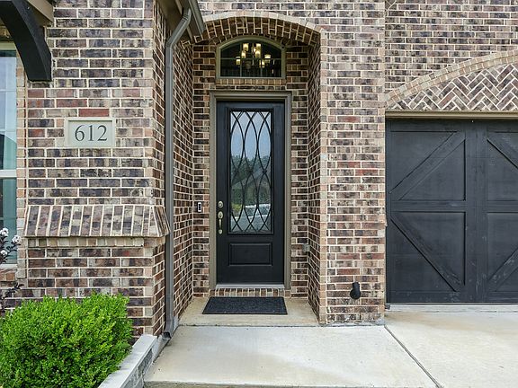 3rd image of 612 Lake Cove Dr