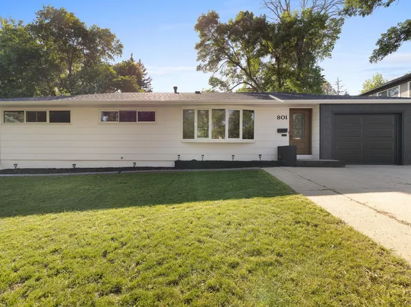 801 20th St NW, Minot, ND 58703