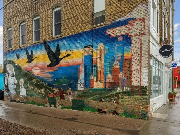 Historic Building Located in the heart of Whittier, 109 E 26th St APT 2, Minneapolis, MN 55404