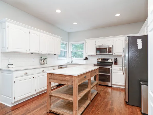 5014 W 157th Pl, Overland Park, KS 66224