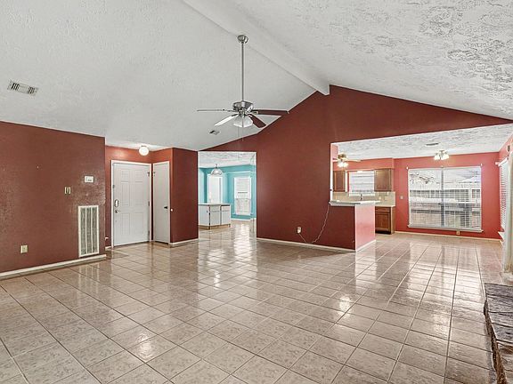 5th image of 22122 Meadowhill Dr