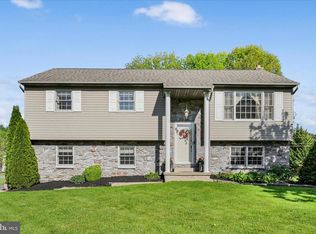 302 Grant St, Reinholds, PA 17569