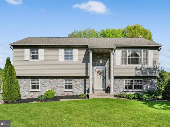 302 Grant St, Reinholds, PA 17569