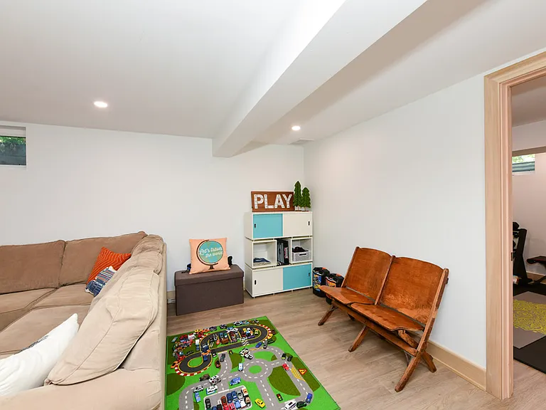 10526 Forrest Dr — Photo 24