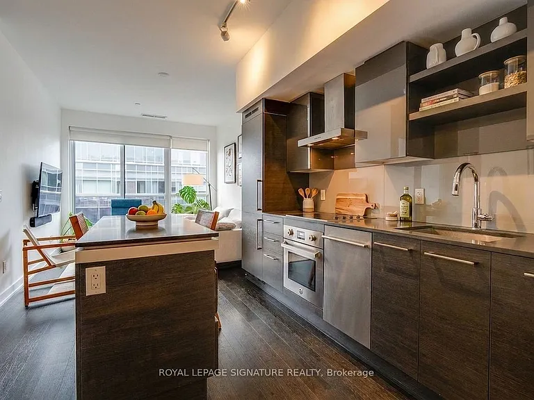1030 King St W #Penthouse 31 — Photo 2