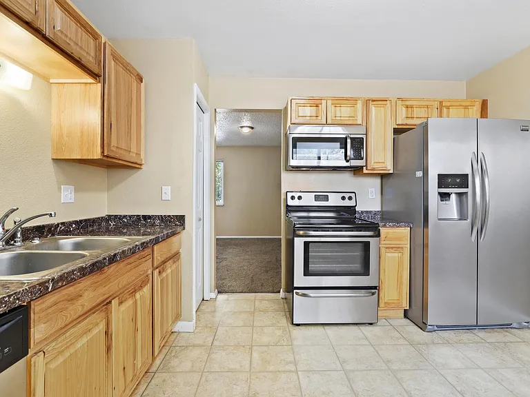 900 E Evans Ave — Photo 3