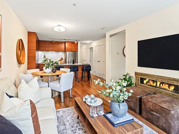 5th image of 1677 Lloyd Ave #210