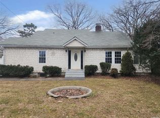 49 Court St, West Babylon, NY 11704