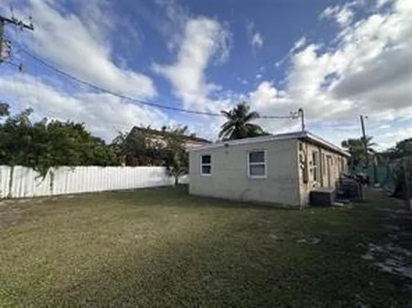 728 SW 6th St #2, Dania, FL 33004