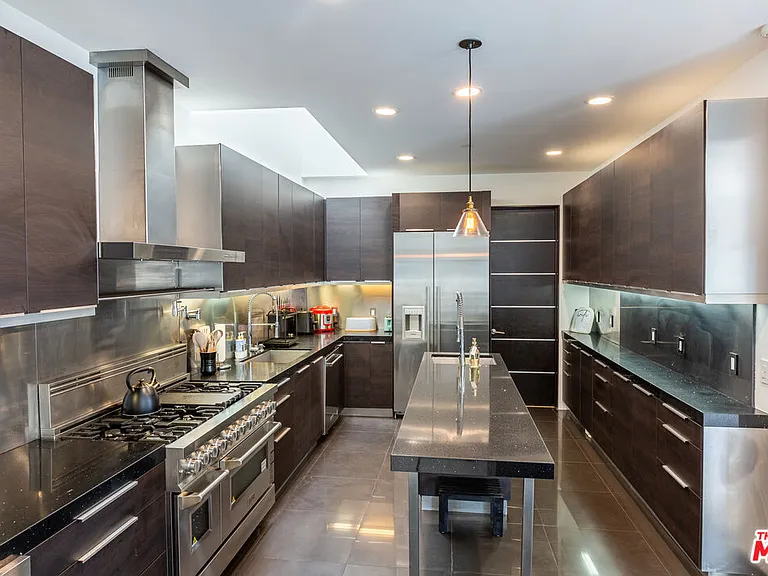 12148 Travis St — Photo 7