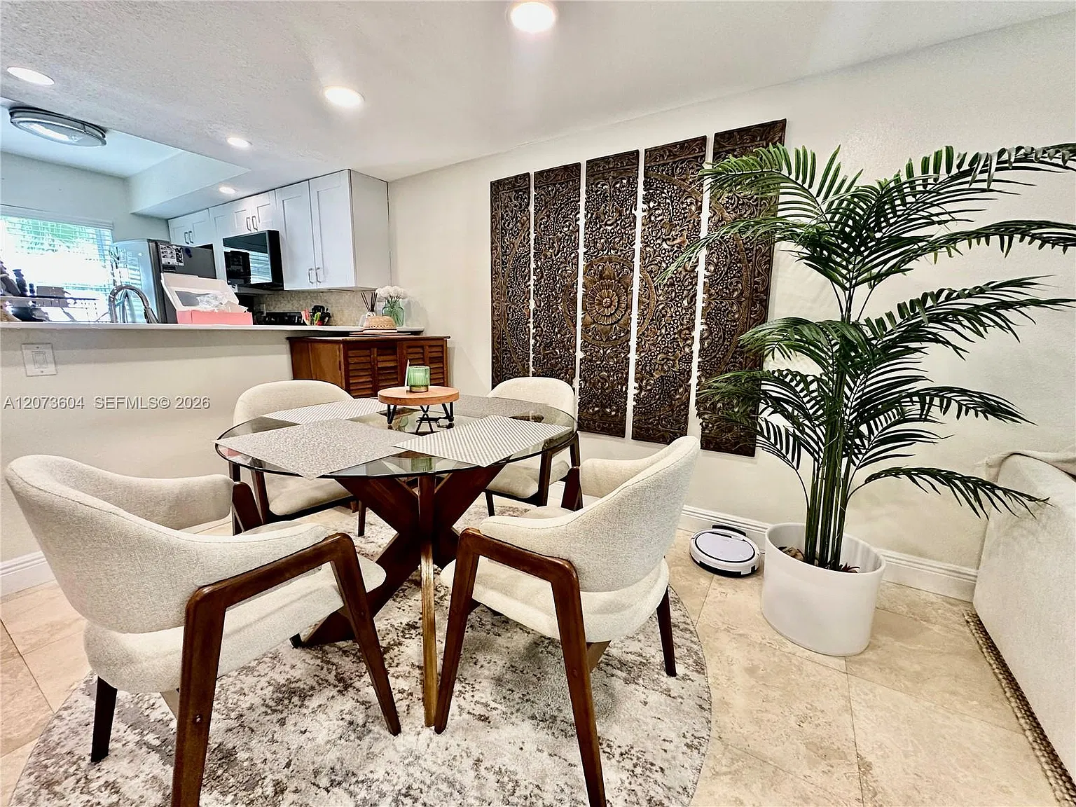 2 bed, 1.5 bath, 1012 sqft, $2,650 — Photo 2