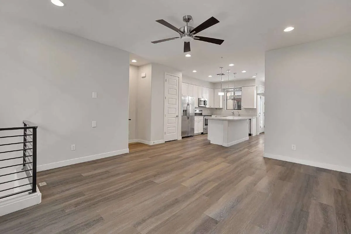 4235 N 26th St in Phoenix, AZ 85016 — Photo 3