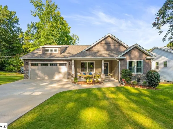 216 W Durham St, Landrum, SC 29356