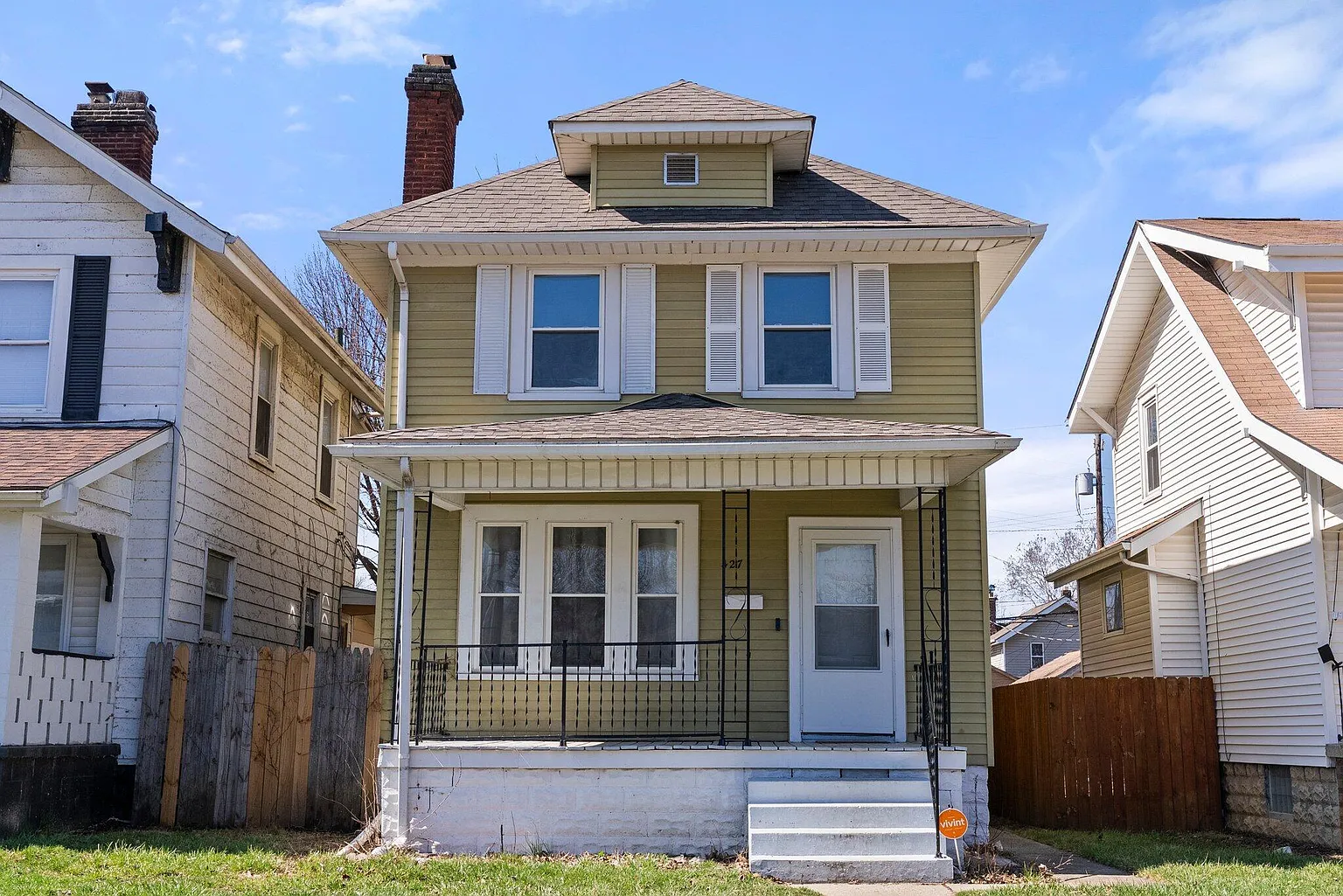 427 S Richardson Ave photo 1