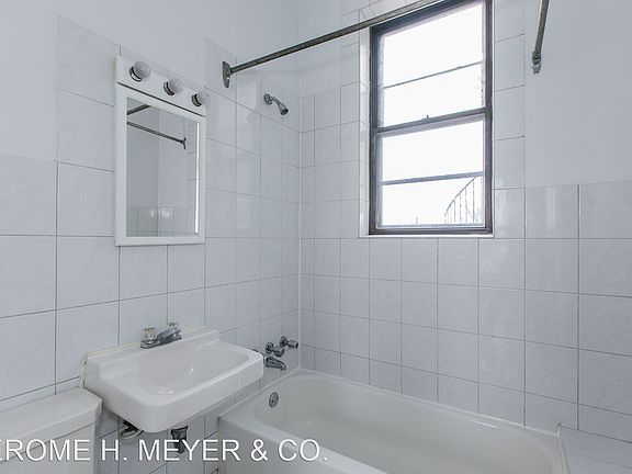 5th image of 540 W Armitage Ave APT 3W