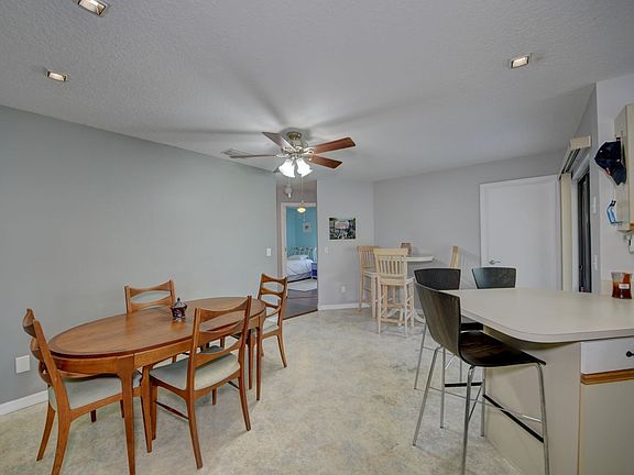 5th image of 2533 SE Dogwood Ave