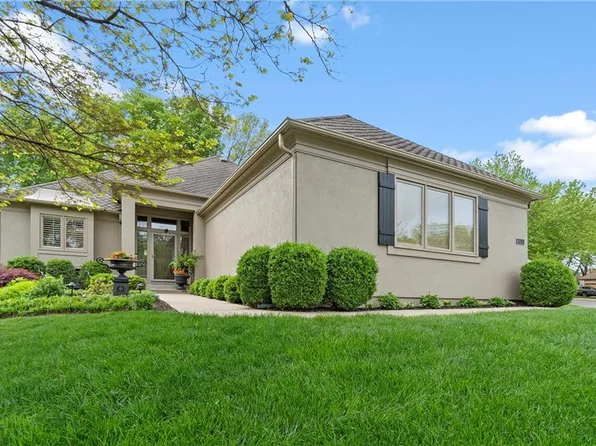 8821 W 142nd Pl, Overland Park, KS 66221