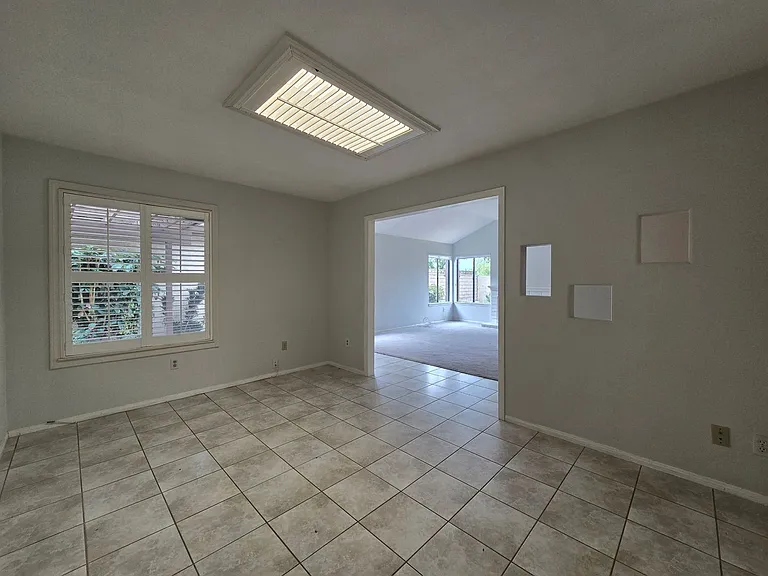 2960 Hyde Park Cir — Photo 7